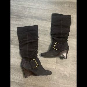 Real Suede Brown boots size 8. Zipper on side